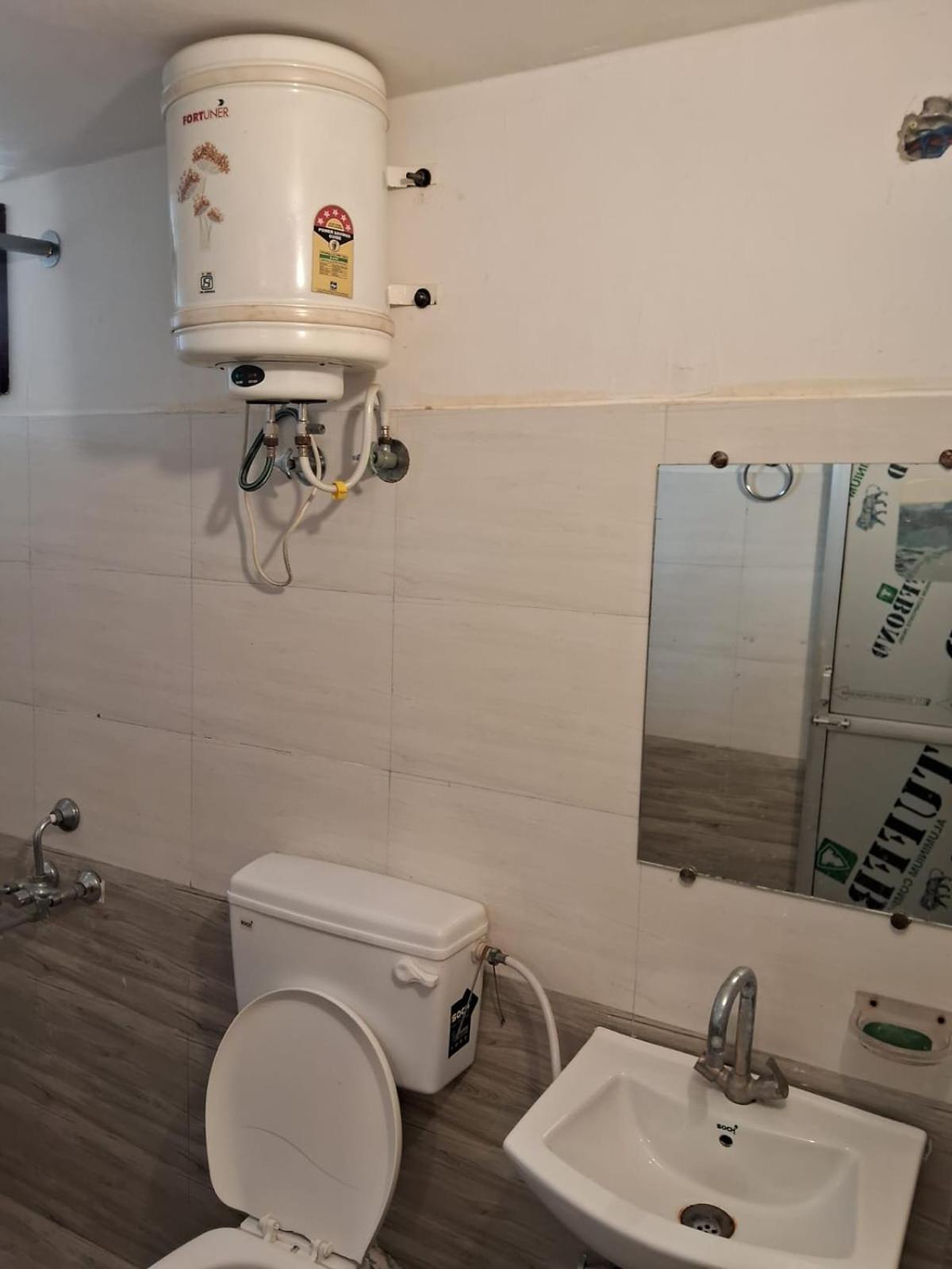 Hotel Rk Lawns Gonda Zewnętrze zdjęcie